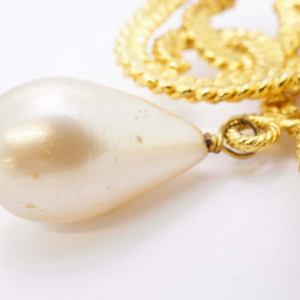 CHANEL Gold Pearl Logo Brooch - Picture 9 of 10